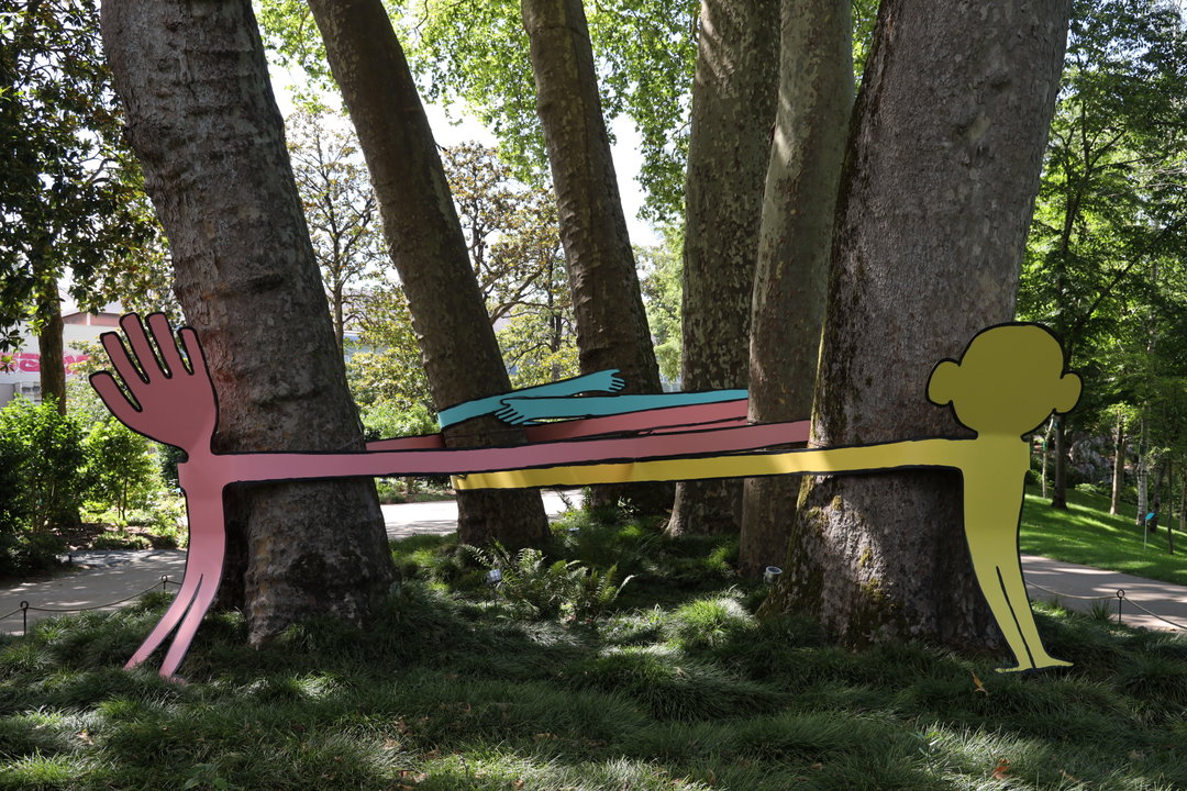 Filili Viridi, le Jardin des plantes, Le Voyage à Nantes 2020, Jean Jullien, Les Enrouleurs © Ville de Nantes _ Jean-Félix Fayollesillustration sculpture itsnicethat.JPG