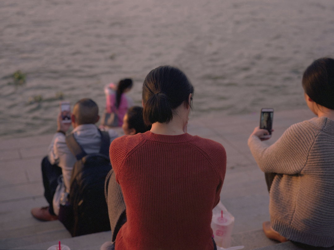 FergusCoyle-GirlsPhones-Wuhan-Photography-itsnicethat.jpg
