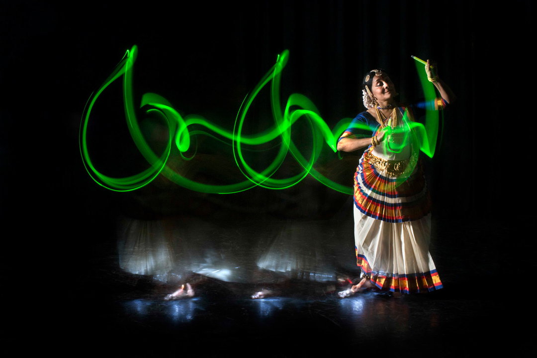 Hardeep-Sahota,-Bhangra-Lexicon,-2021.-Rashmi-Sudhir,-Mohiniattam---South-Indian-classical-dance.-Photo-©-Tim-Smith-(2).jpg