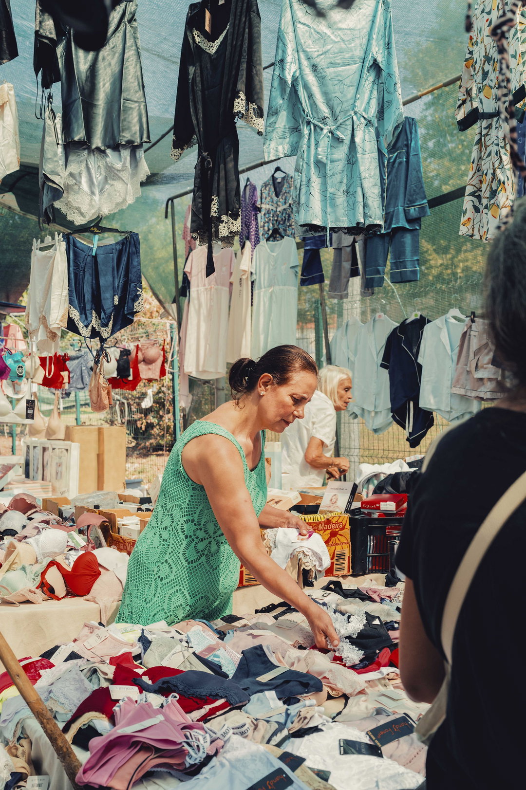 Matilde Viegas’ sun-soaked photo series captures the cacophony of Portuguese markets