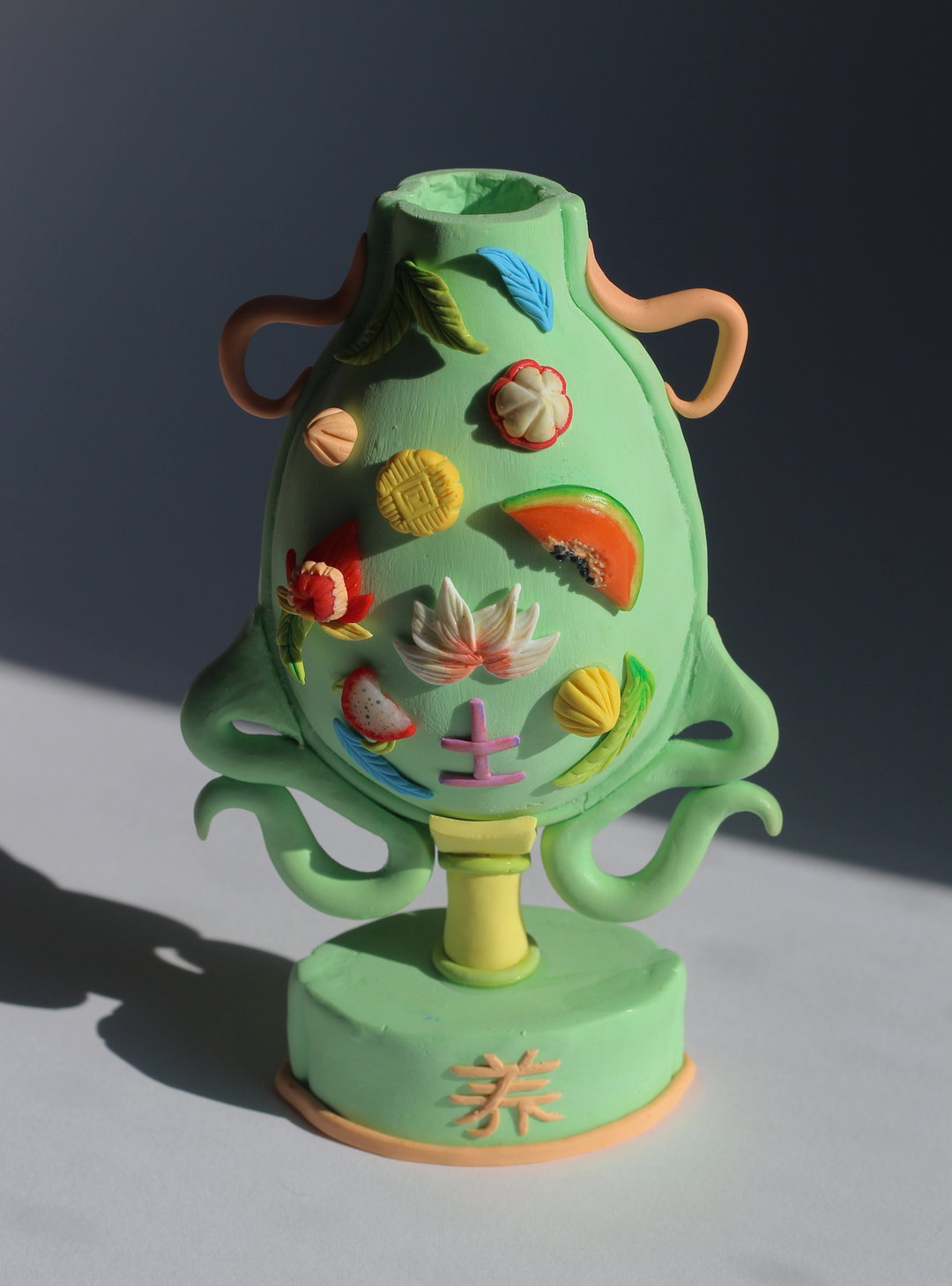 HannahLim-LotusSnuffBottle-Art-itsnicethat.JPG