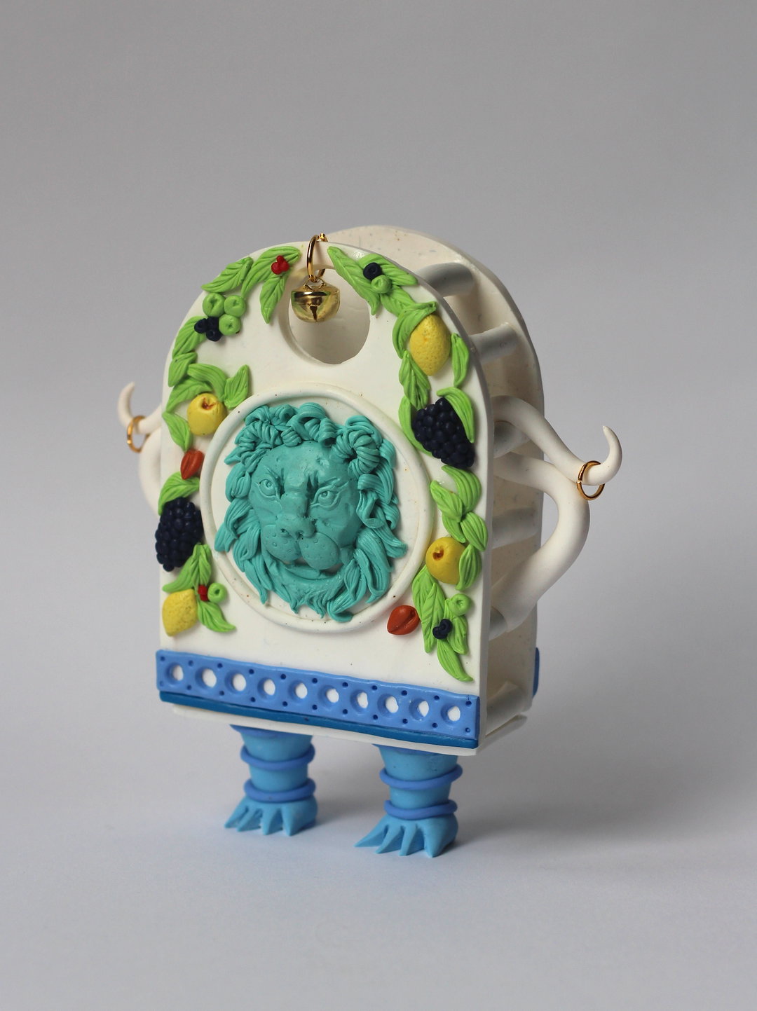 HannahLim-MediciLionSnuffBottle-Art-itsnicethat.JPG