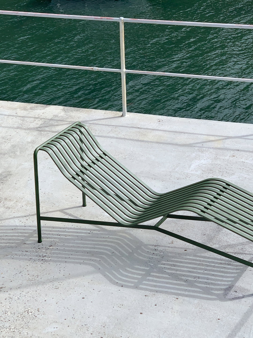 Palissade_Chaise_Longue_olive_02.jpg