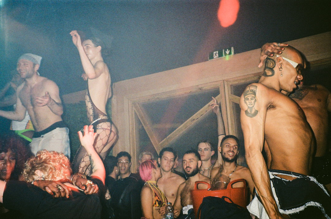 dance-policy-courtney-frisby-photography-itsnicethat01