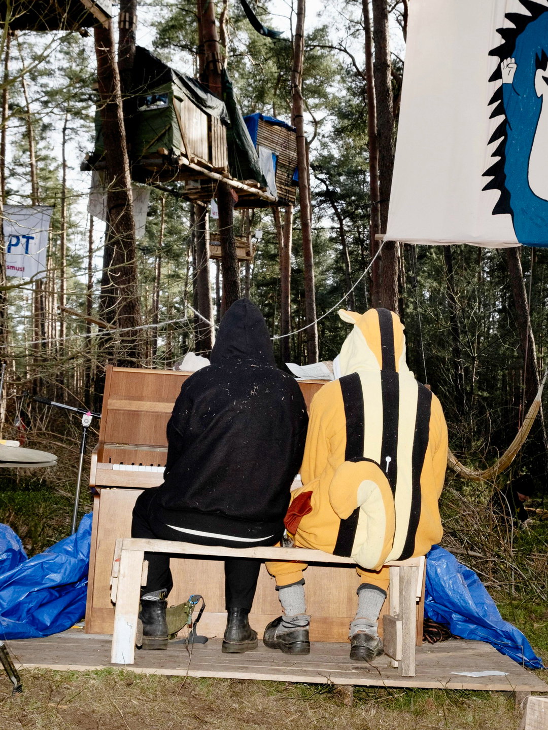 piotr-pietrus-disrupt-tesla-pho-itsnicethat06