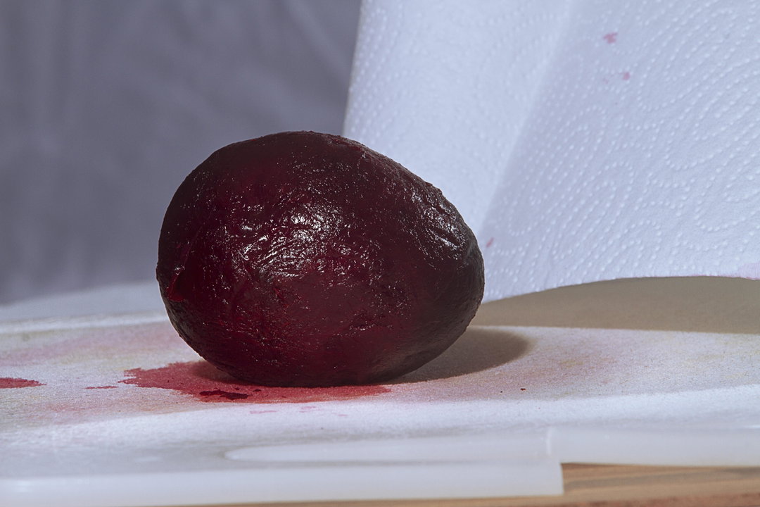 Josje-van-Stekelenburg-Beetroot-Bites-Back-Photography-itsnicethat.jpg