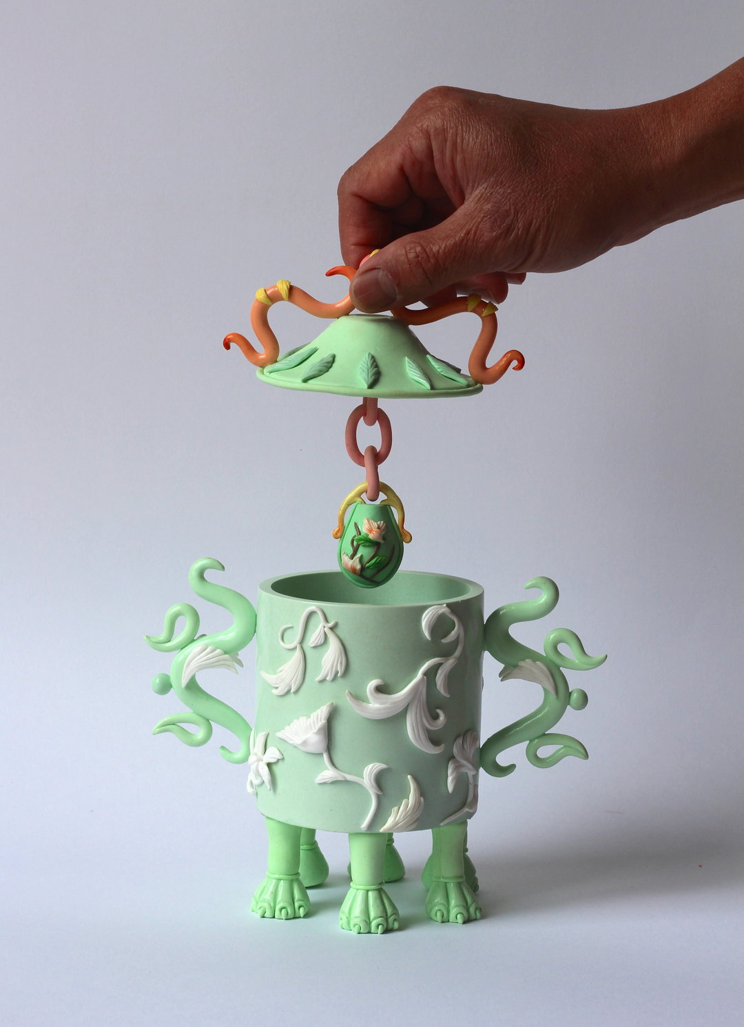 HannahLim-SixLeggedLionFootedSnuffBottle-Art-itsnicethat.JPG
