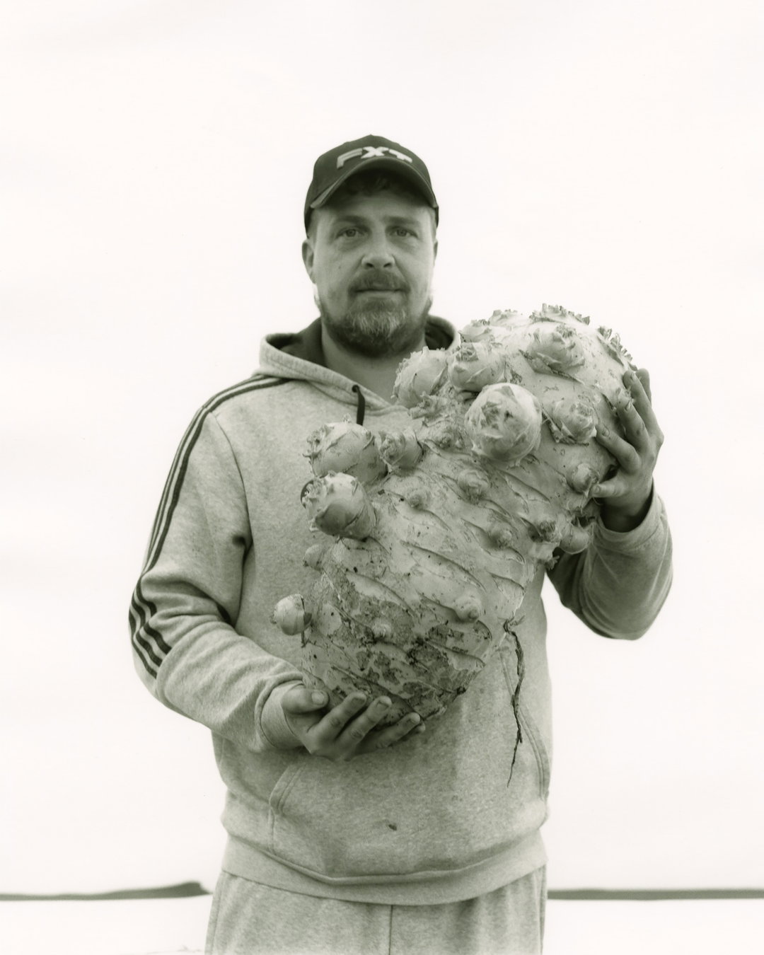 ellen-stewart-sowing-the-sod-pho-itsnicethat04