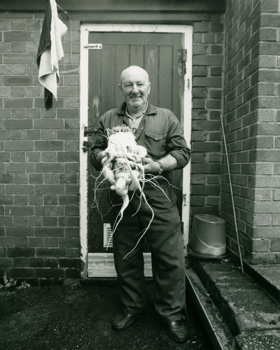 ellen-stewart-sowing-the-sod-pho-itsnicethat11