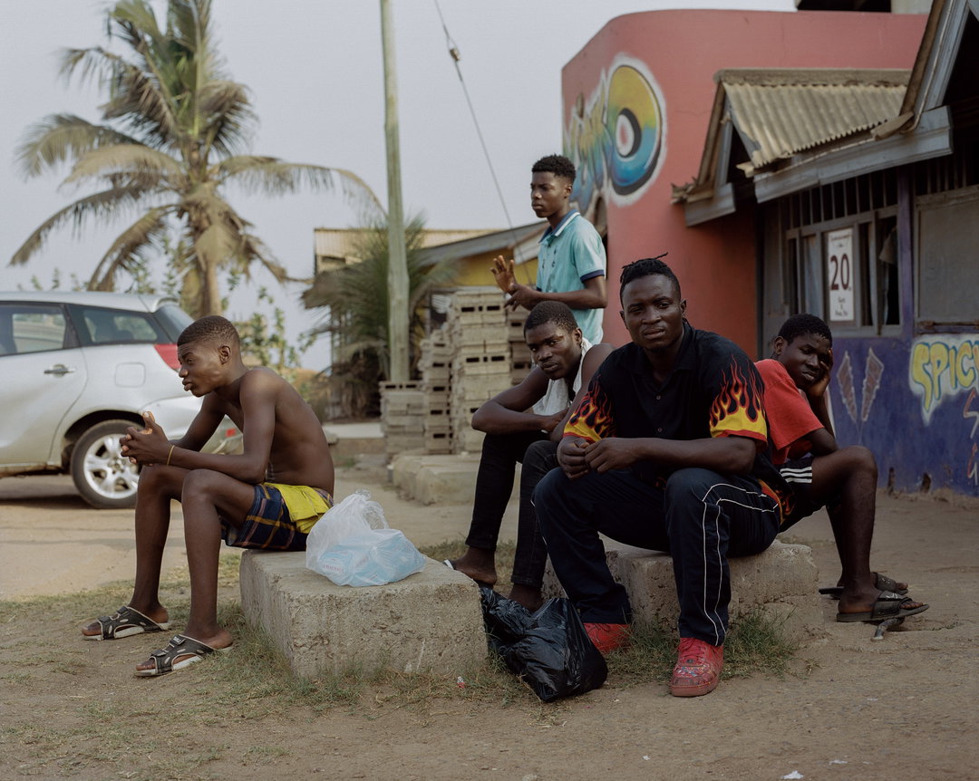 tom-ringbsy-pho-itsnicethat02