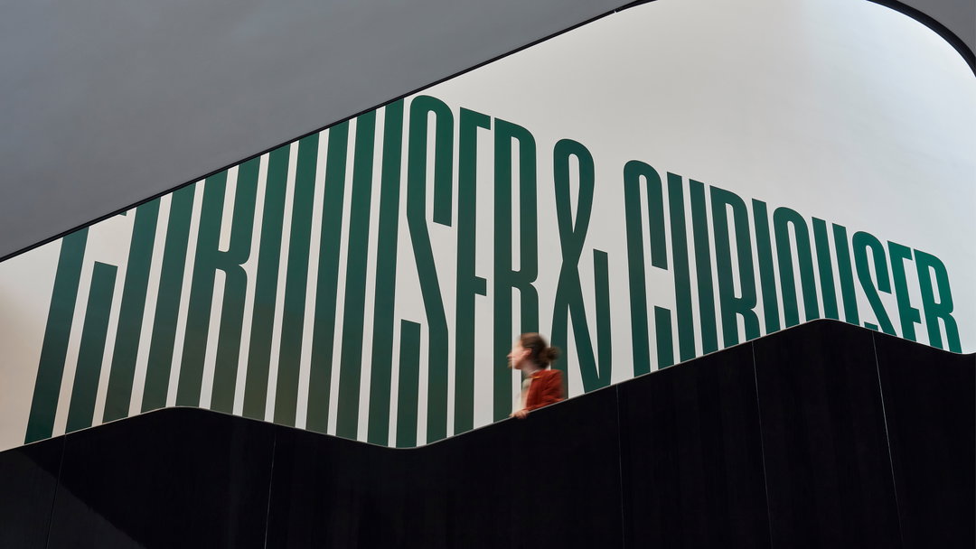 TomHingston-VV&A_CURIOUSER_AND_CURIOUSER_HINGSTON_STUDIO_1.jpg