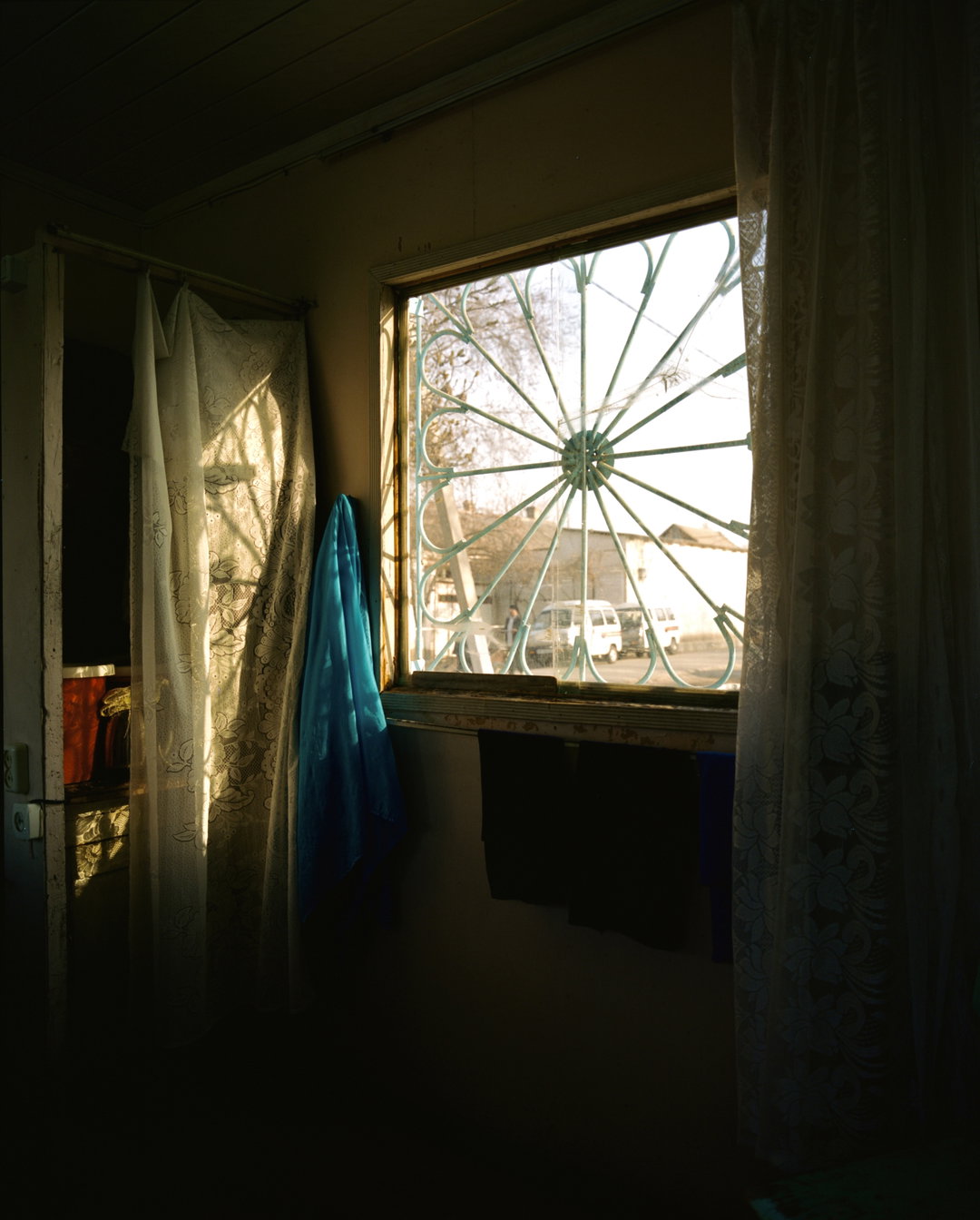 zumrad-mirzalieva-sartaroshxona-pho-itsnicethat12
