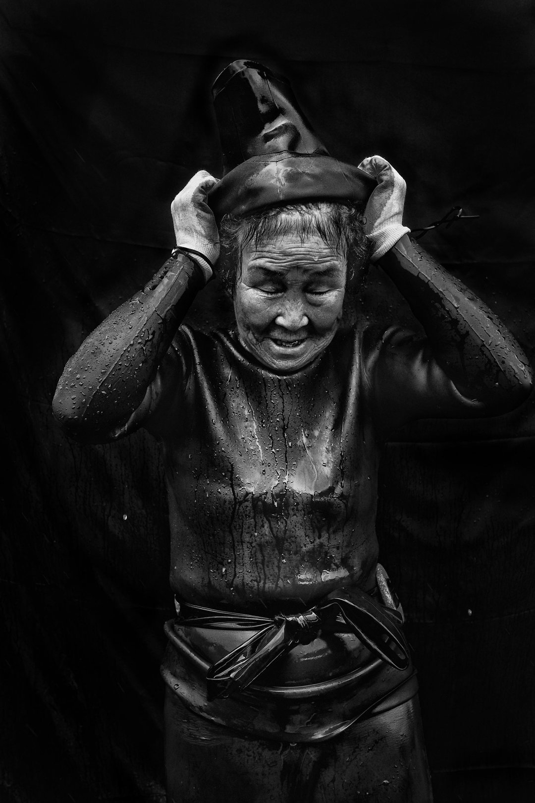 alain-schroder-grandma-divers-photography-itsnicethat-02.JPG