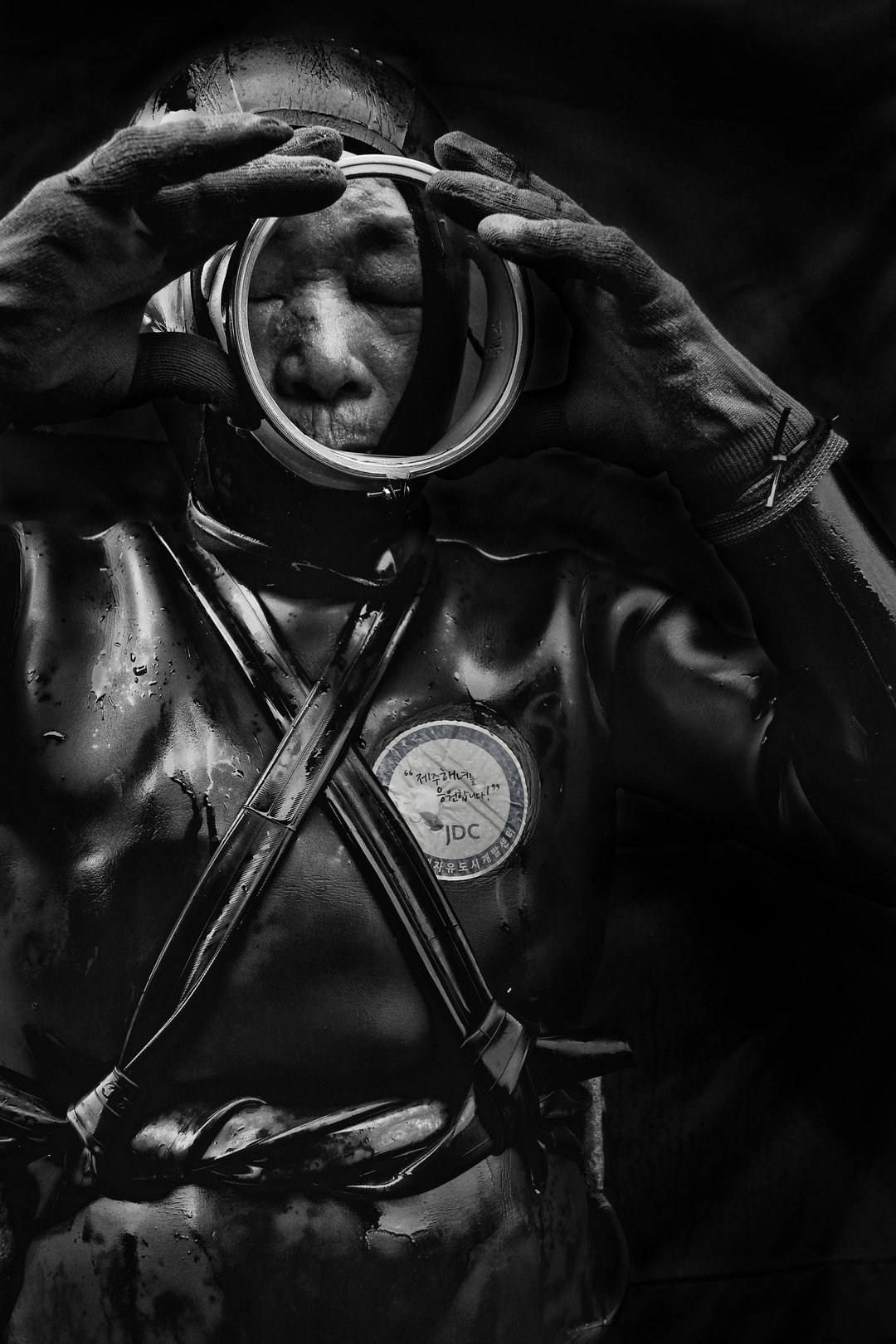 alain-schroder-grandma-divers-photography-itsnicethat-07.JPG
