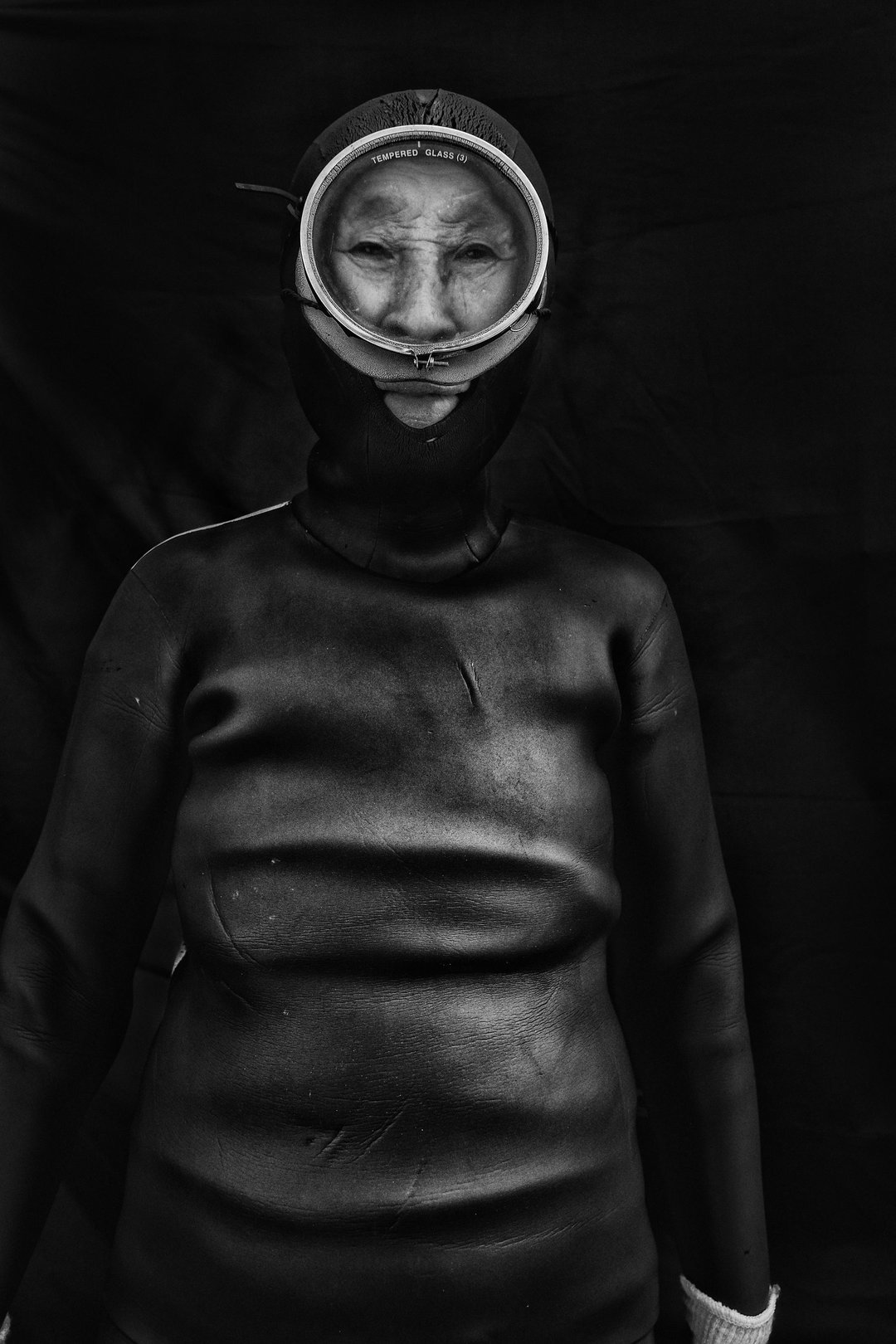 alain-schroder-grandma-divers-photography-itsnicethat-08.JPG