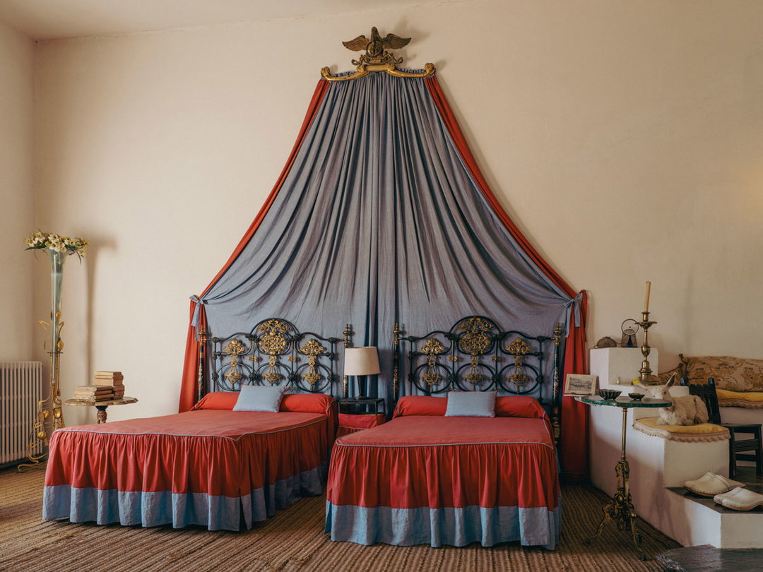 apartamento-casa-dali-photography-itsnicethat-02.jpg