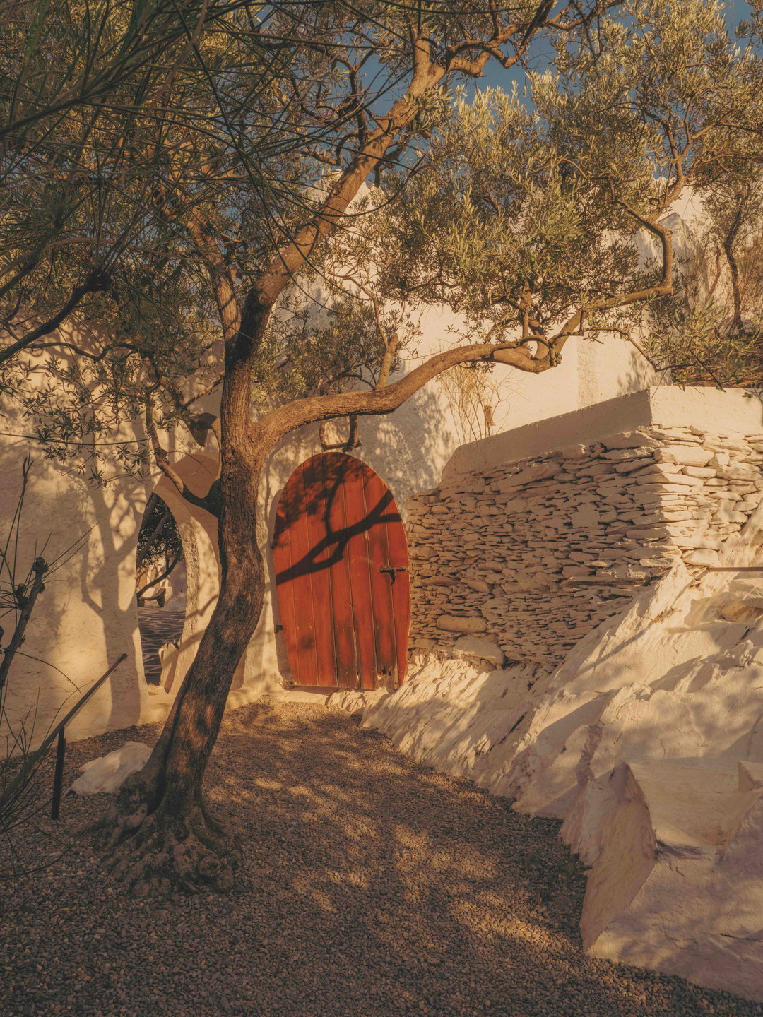 apartamento-casa-dali-photography-itsnicethat-06.jpg