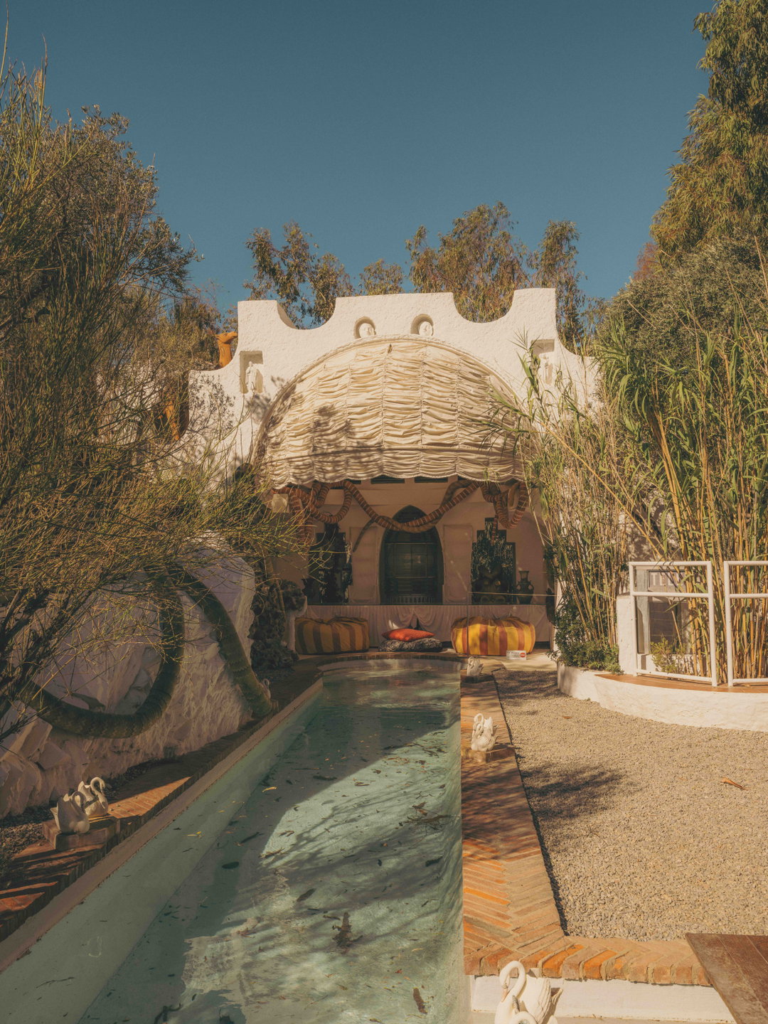 apartamento-casa-dali-photography-itsnicethat-10.jpg