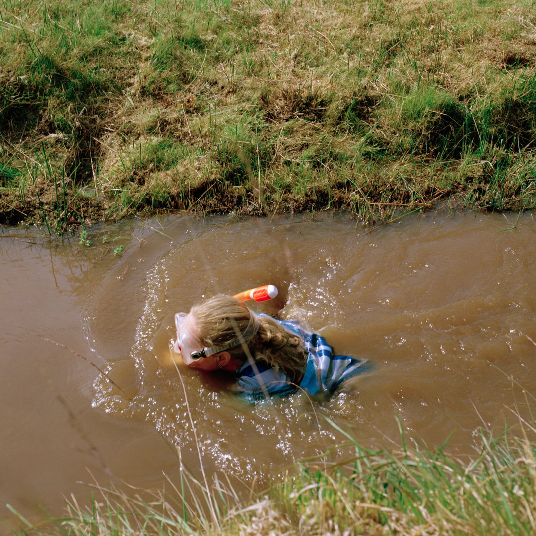 callum-o'keefe-bog-snorkelling-photography-project-itsnicethat-08