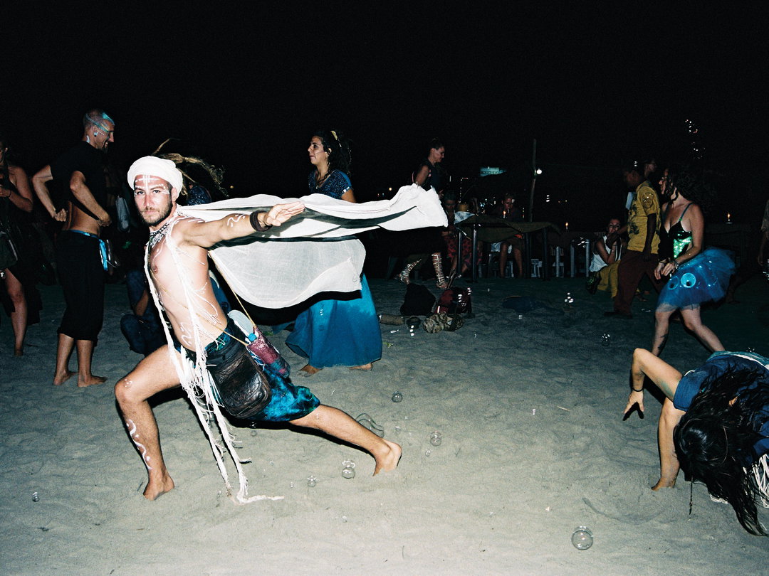 brice-dossin-xmas-vindaloo-photography-itsnicethat-01.jpg