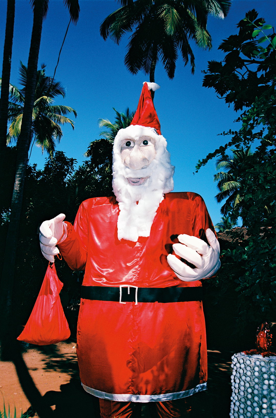 brice-dossin-xmas-vindaloo-photography-itsnicethat-10.jpg