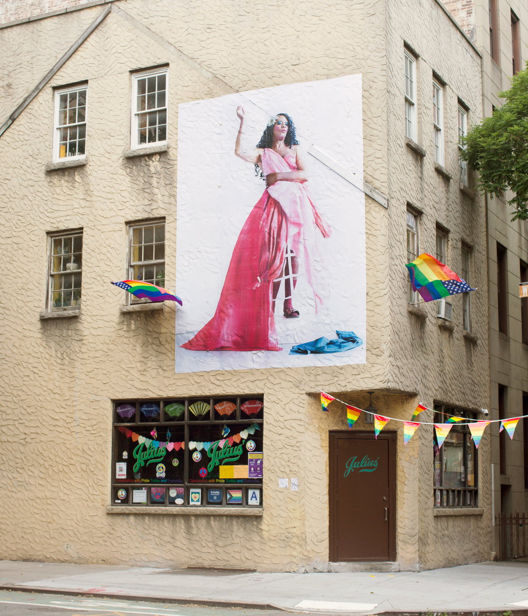 camila-falquez-being-in-history-photography-itsnicethat-01.jpg