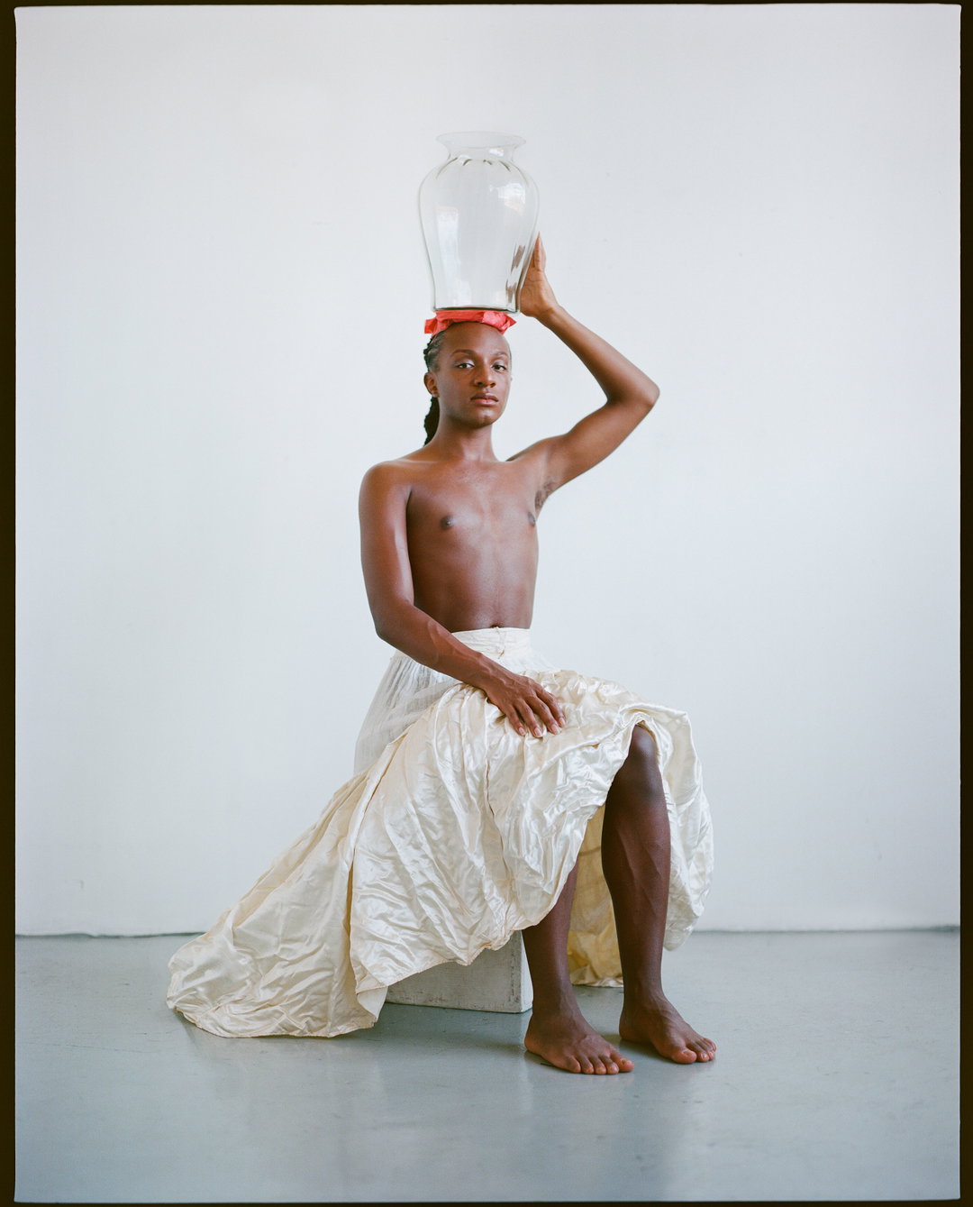 camila-falquez-being-in-history-photography-itsnicethat-12.jpg