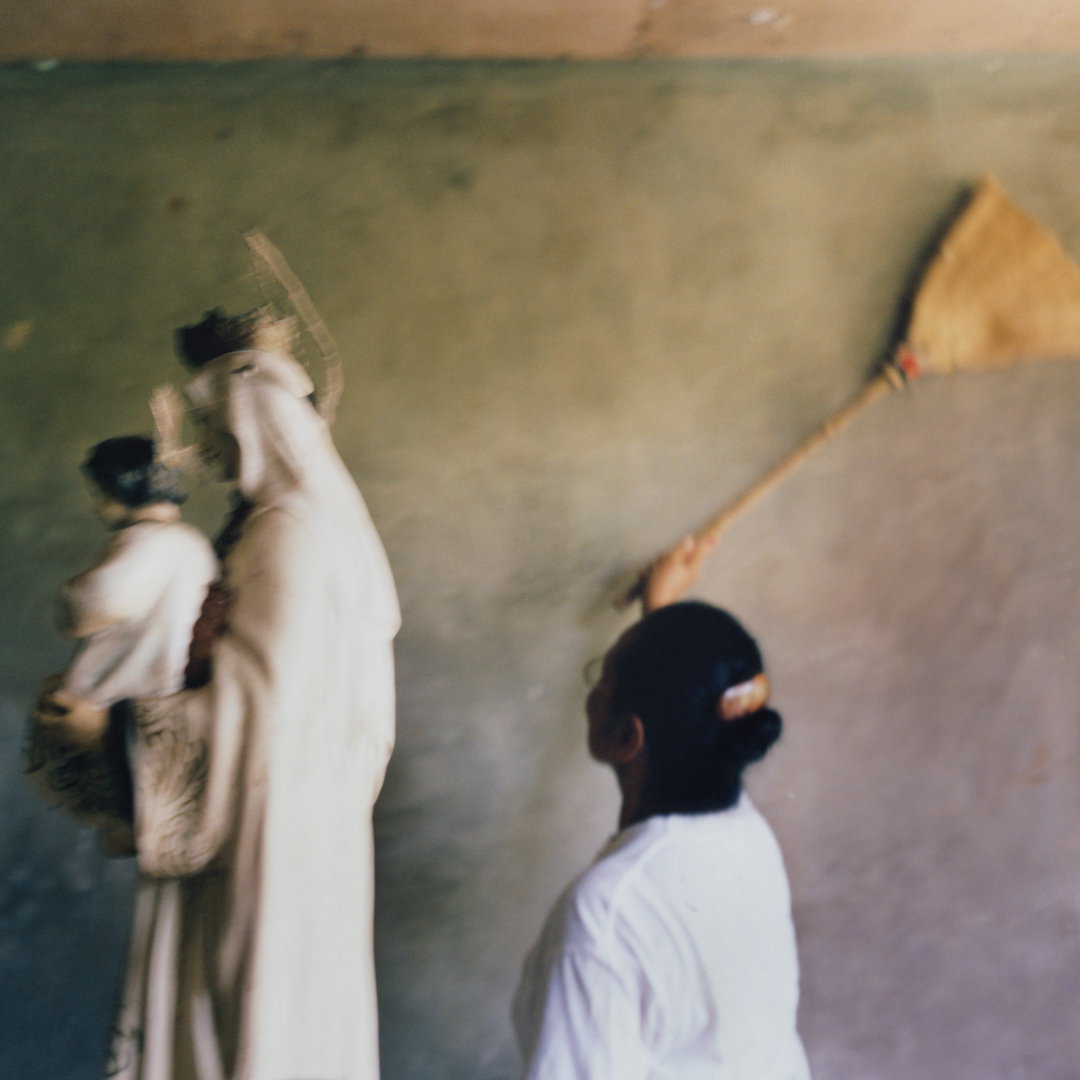 caroline-irby-someone-elses-mother-publication-itsnicethat-3.jpg