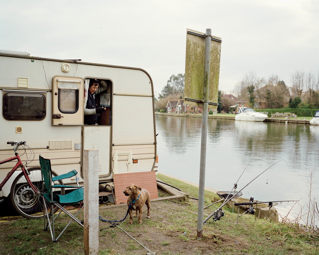chloe-dewe-mathews-thames-log-photography-itsnicethat-12.jpg
