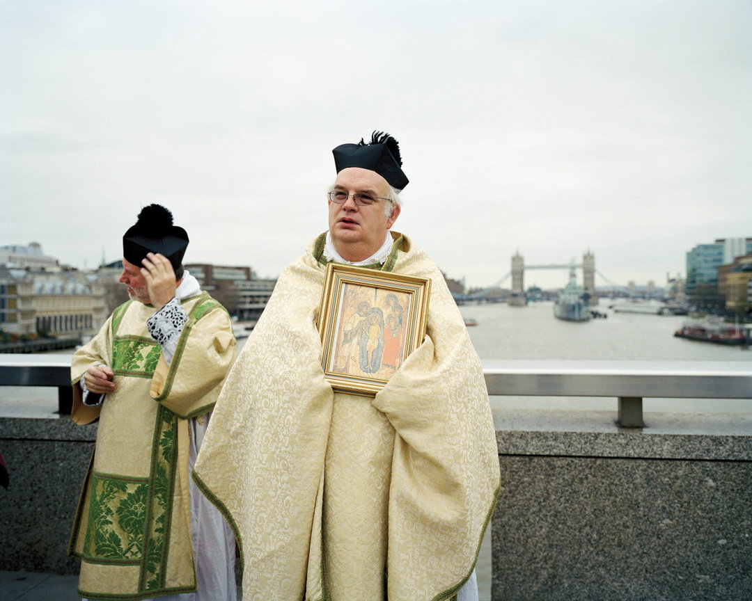 chloe-dewe-mathews-thames-log-photography-itsnicethat-15.jpg