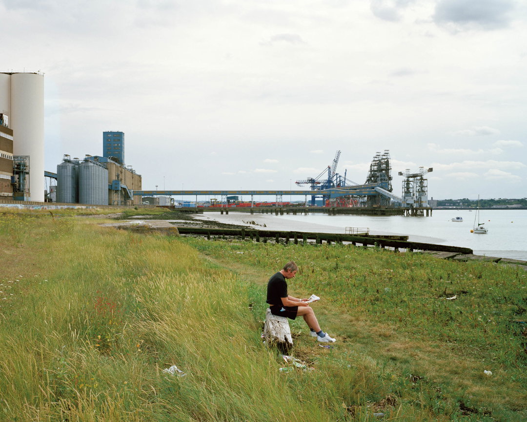 chloe-dewe-mathews-thames-log-photography-itsnicethat-17.jpg