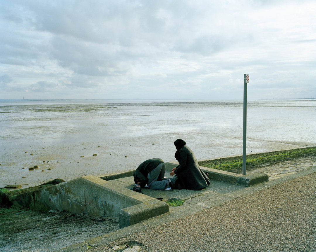 chloe-dewe-mathews-thames-log-photography-itsnicethat-18.jpg