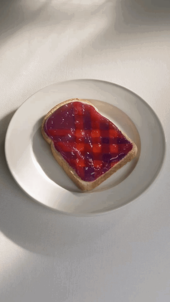 dani-coyle-burberry-digital-project-itsnicethat-7.gif