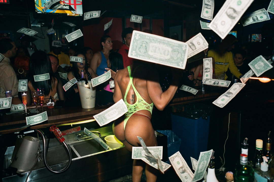 elizabeth-waterman-moneygame-photography-itsnicethat-10.jpg