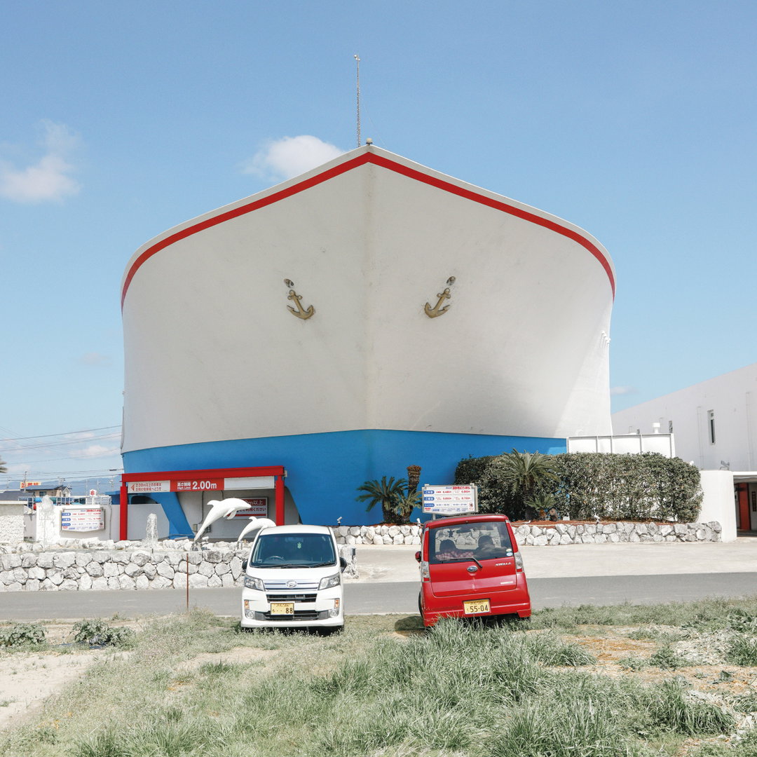francois-prost-photography-love-hotel-itsnicethat-10.jpg