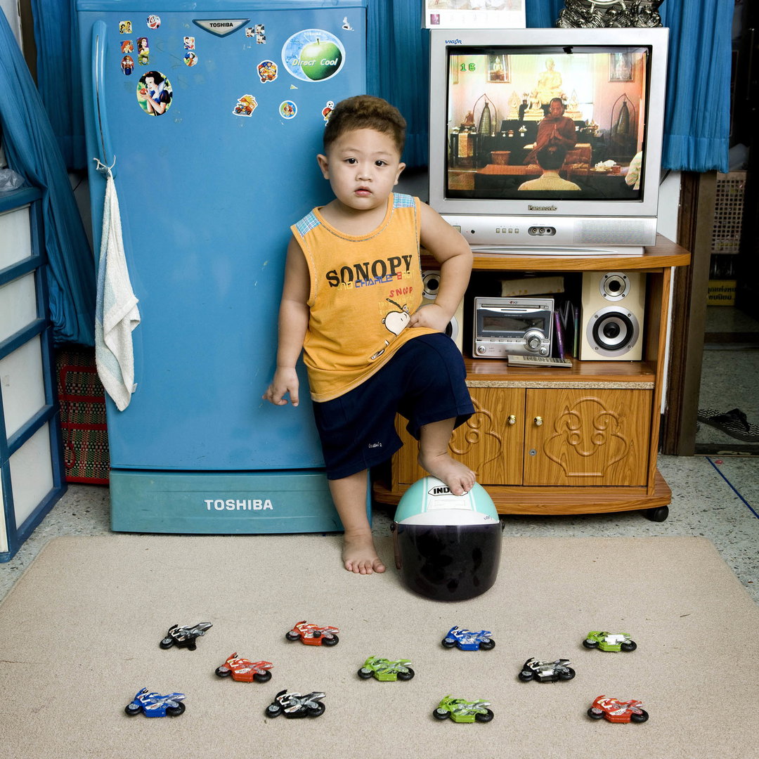 gabriele-galimberti-toy-stories-features-photography-itsnicethat-11.jpg