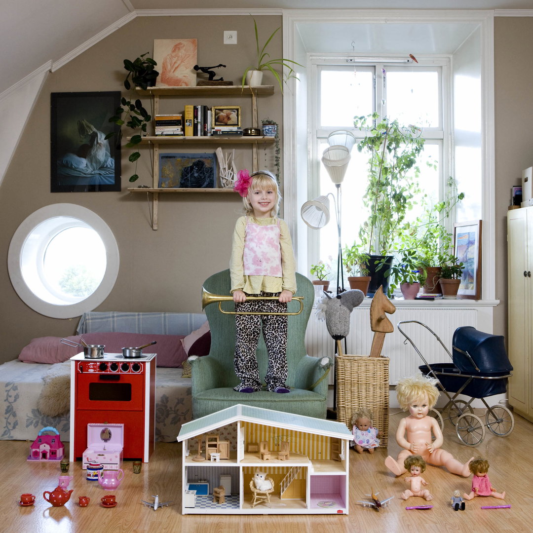 gabriele-galimberti-toy-stories-features-photography-itsnicethat-13.jpg