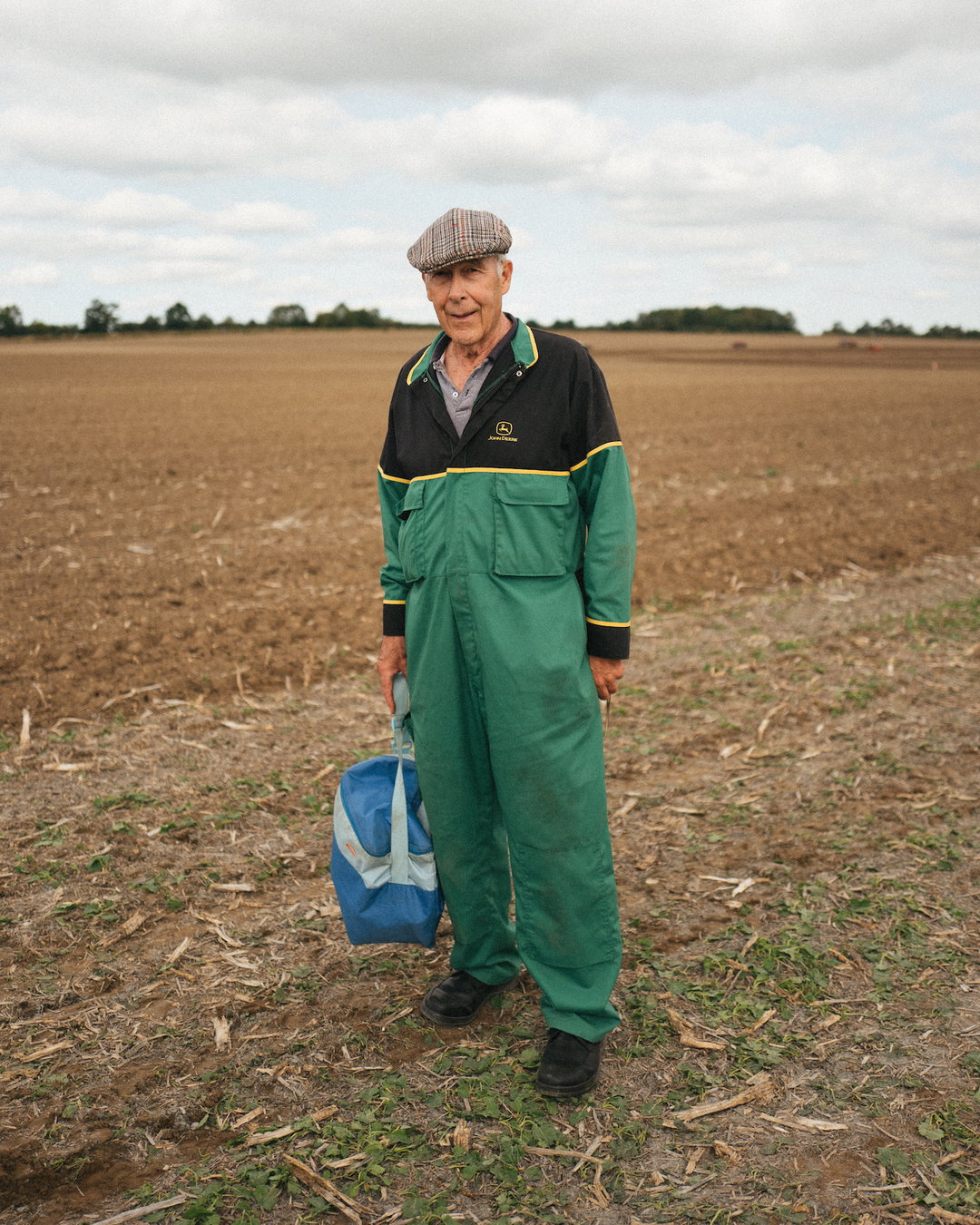 harry-hall-the-sow-must-go-on-photography-itsnicethat-07.jpg