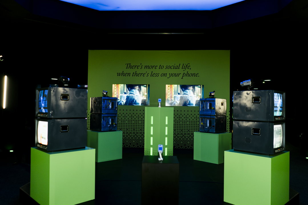 heineken-boring-phone-advertising-itsnicethat-07.jpg