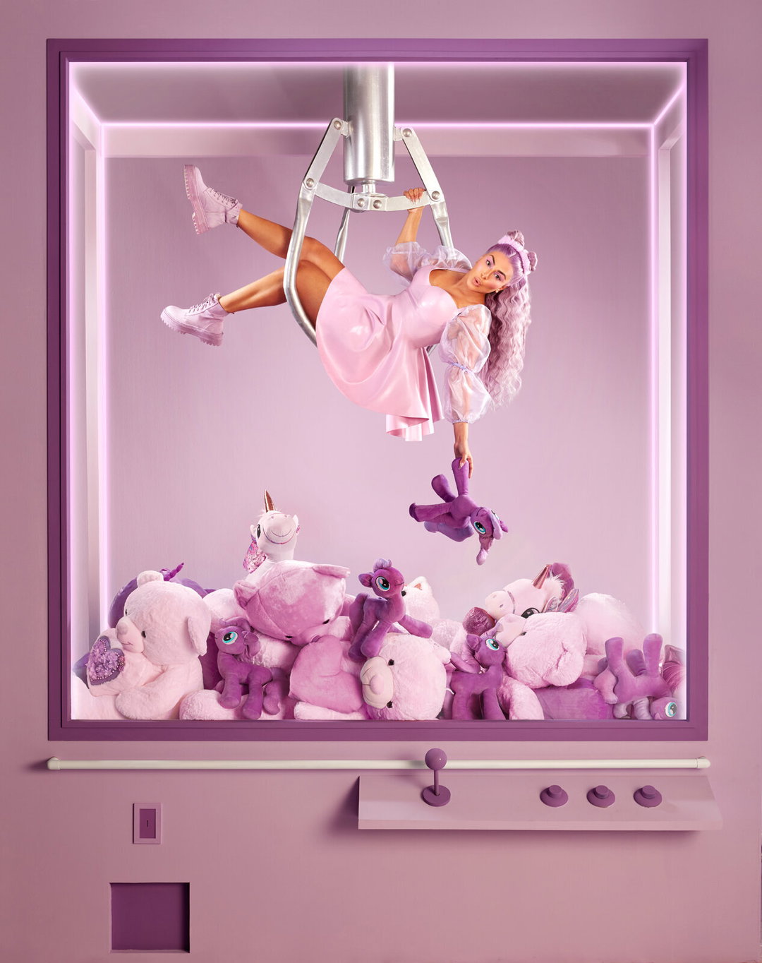 'huda beauty claw machine' ©  by Eli Rezkallah, courtesy of Plastik Studios 2020.jpg
