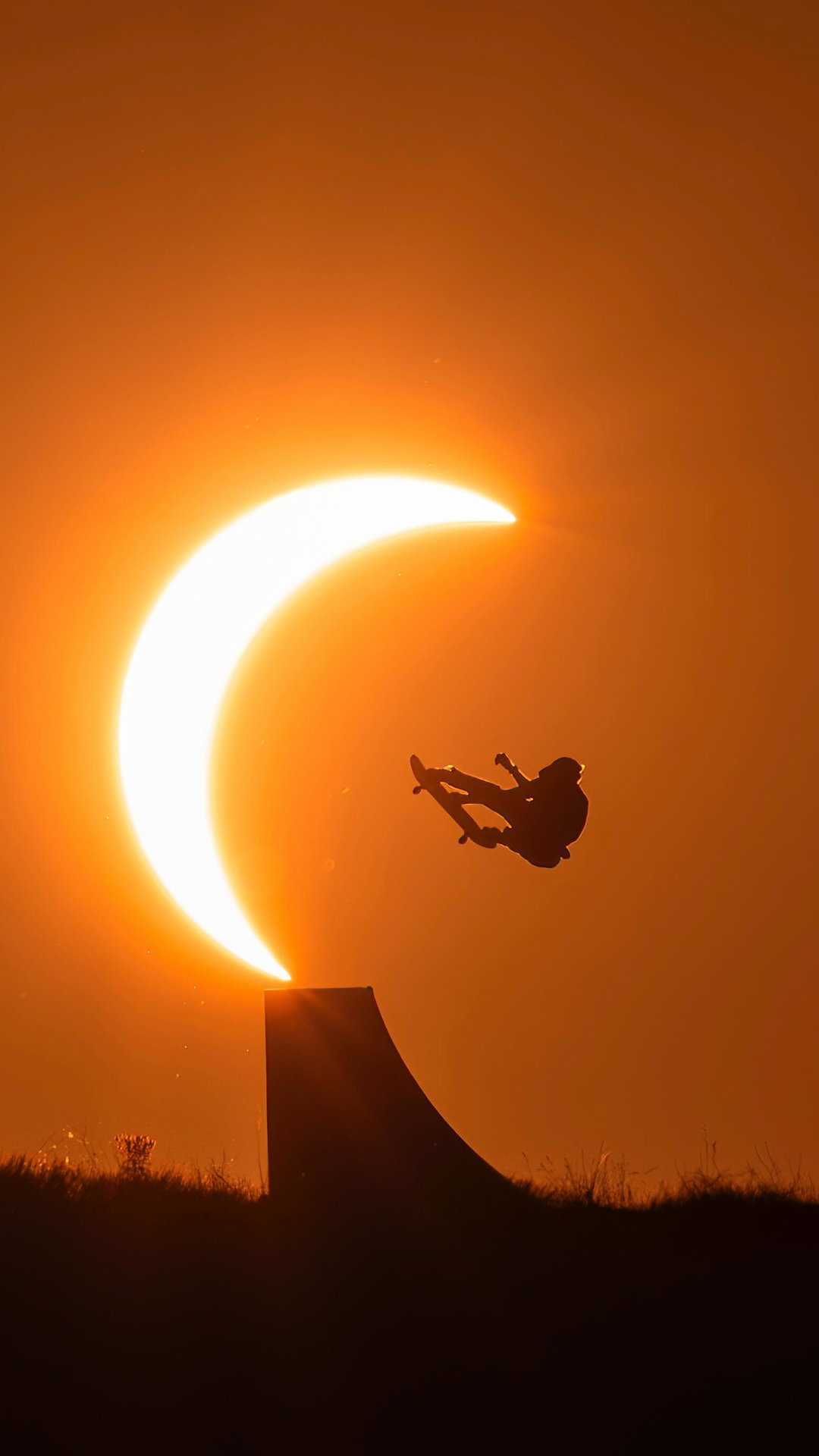 skateboarder eclipse Jose Angel Izquierdo