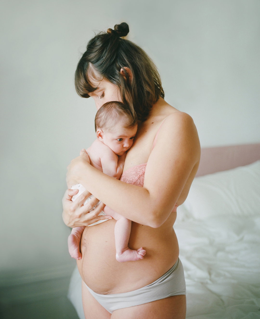 imogen-freeland-birth-of-a-mother-photography-itsnicethat-08.jpg
