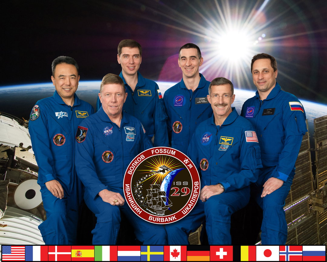 iss29_crewportrait001-lg.jpg