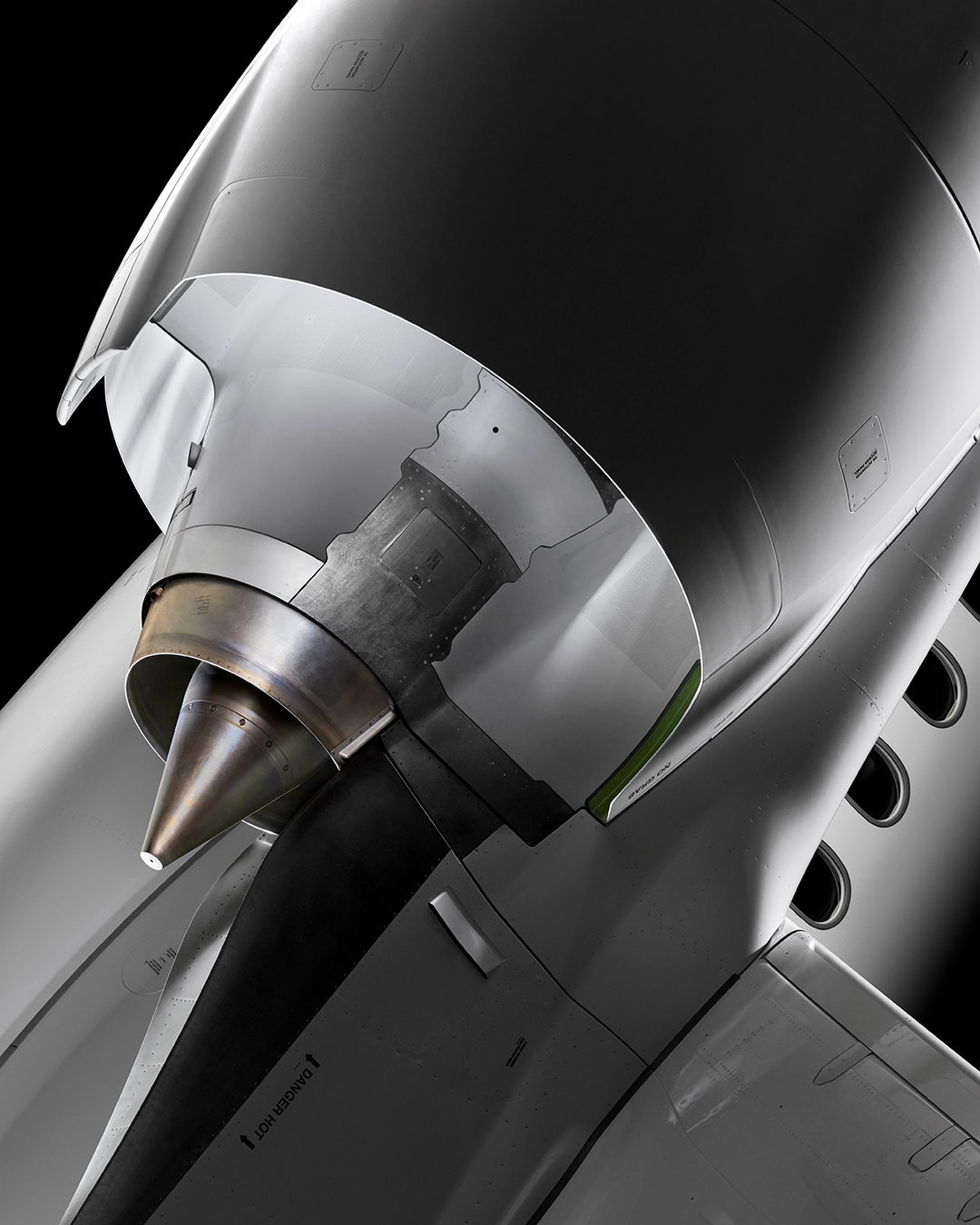 maxime-guyon-aircraft-a-new-anatomy-photography-itsnicethat-4.jpg