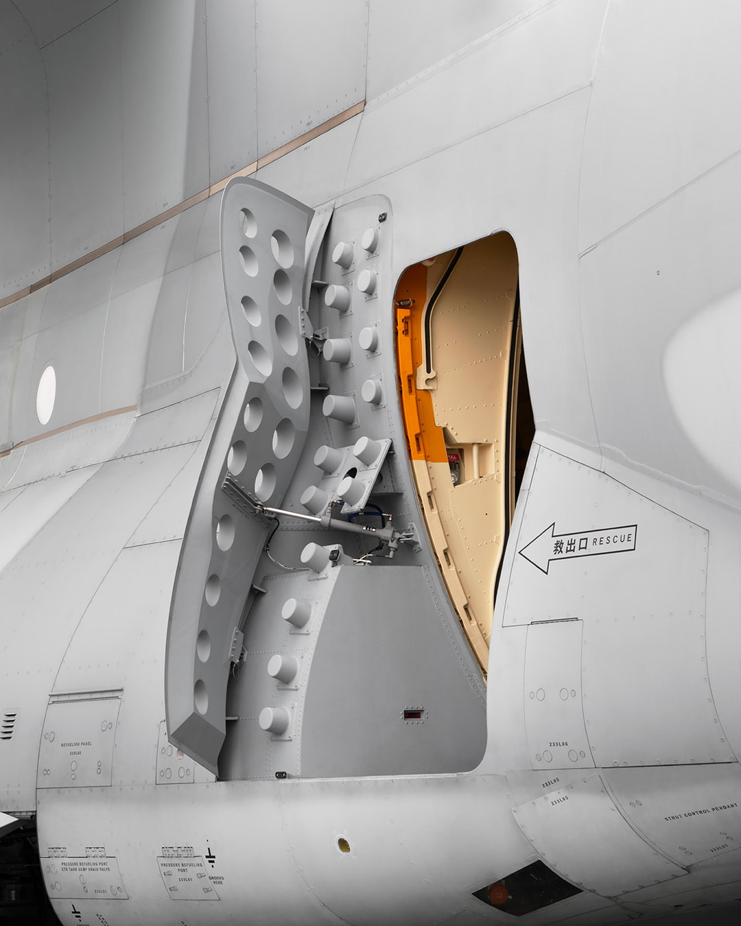 maxime-guyon-aircraft-a-new-anatomy-photography-itsnicethat-6.jpg