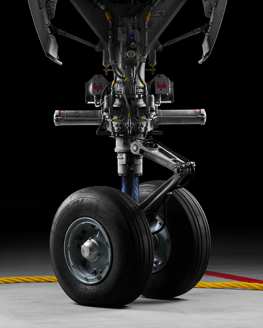 maxime-guyon-aircraft-a-new-anatomy-photography-itsnicethat-7.jpg