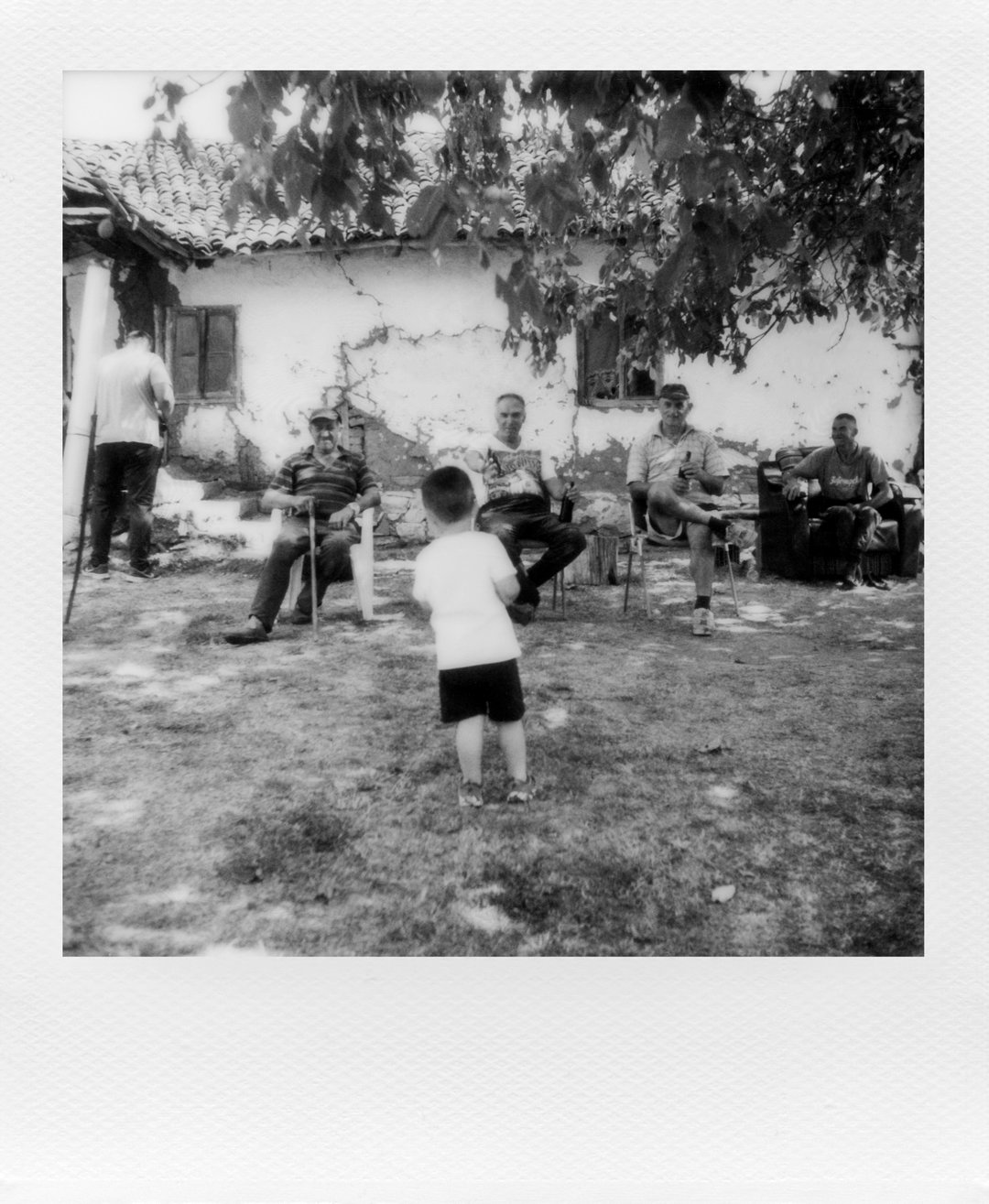 polaroid-magnum-black-and-white-photography-itsnicethat-17.jpg