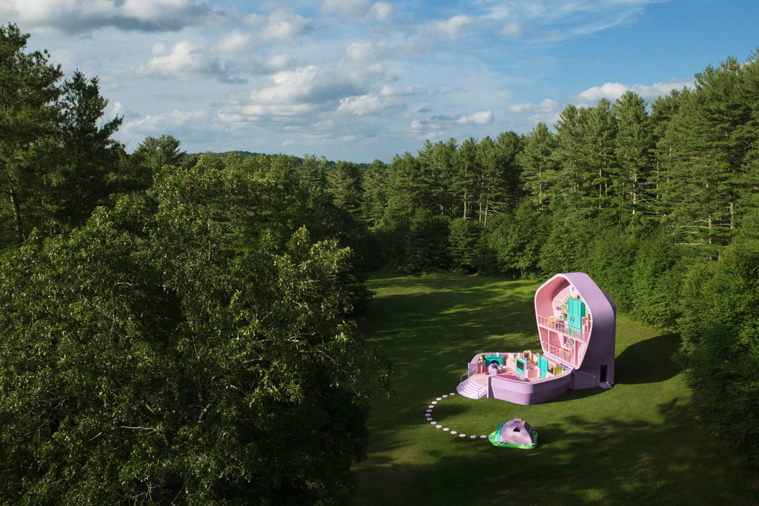 polly-pocket-compac-airbnb-icons-project-itsnicethat-01.jpg