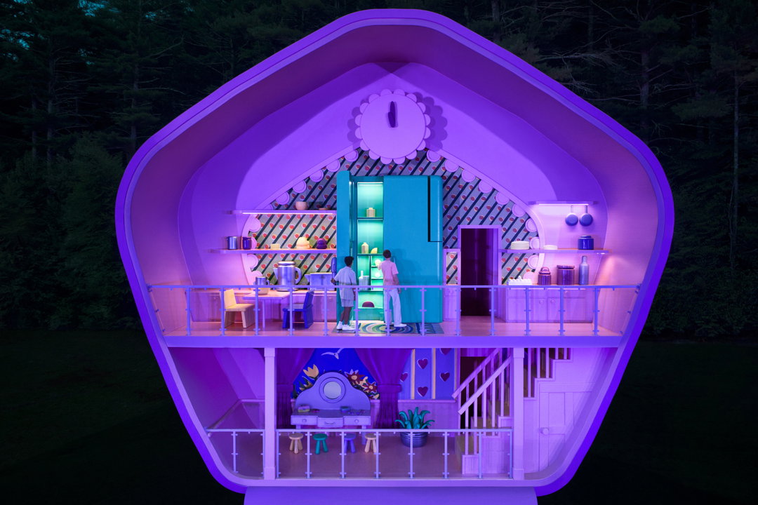 polly-pocket-compac-airbnb-icons-project-itsnicethat-02.jpg