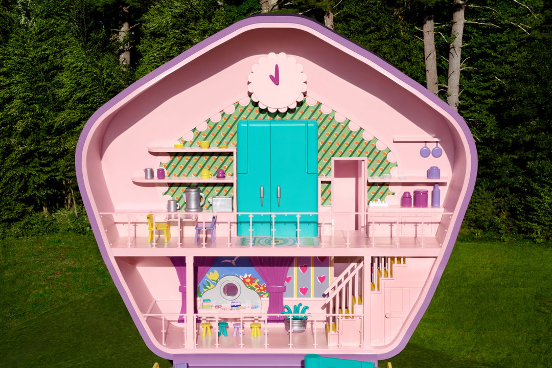 polly-pocket-compac-airbnb-icons-project-itsnicethat-04.jpg